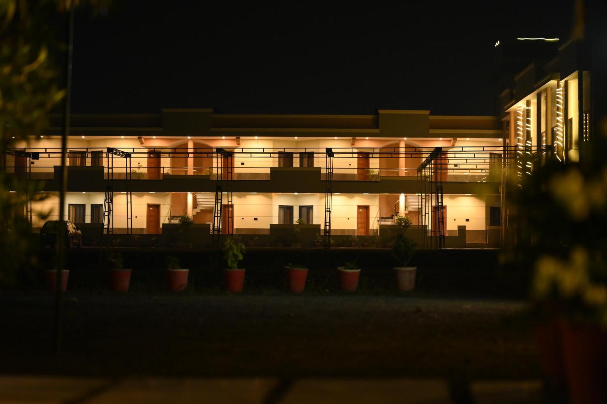 Krishnam Resort Джабалпур Екстериор снимка