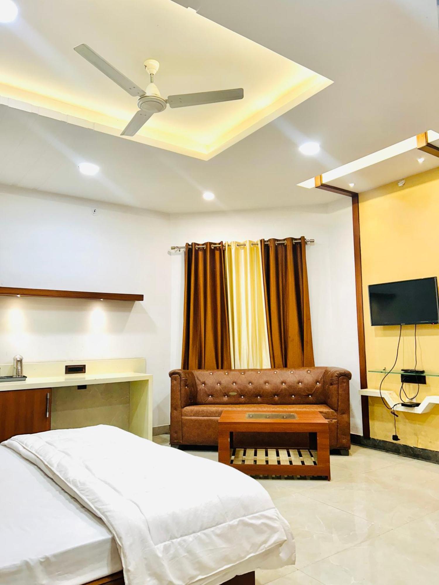 Krishnam Resort Джабалпур Екстериор снимка