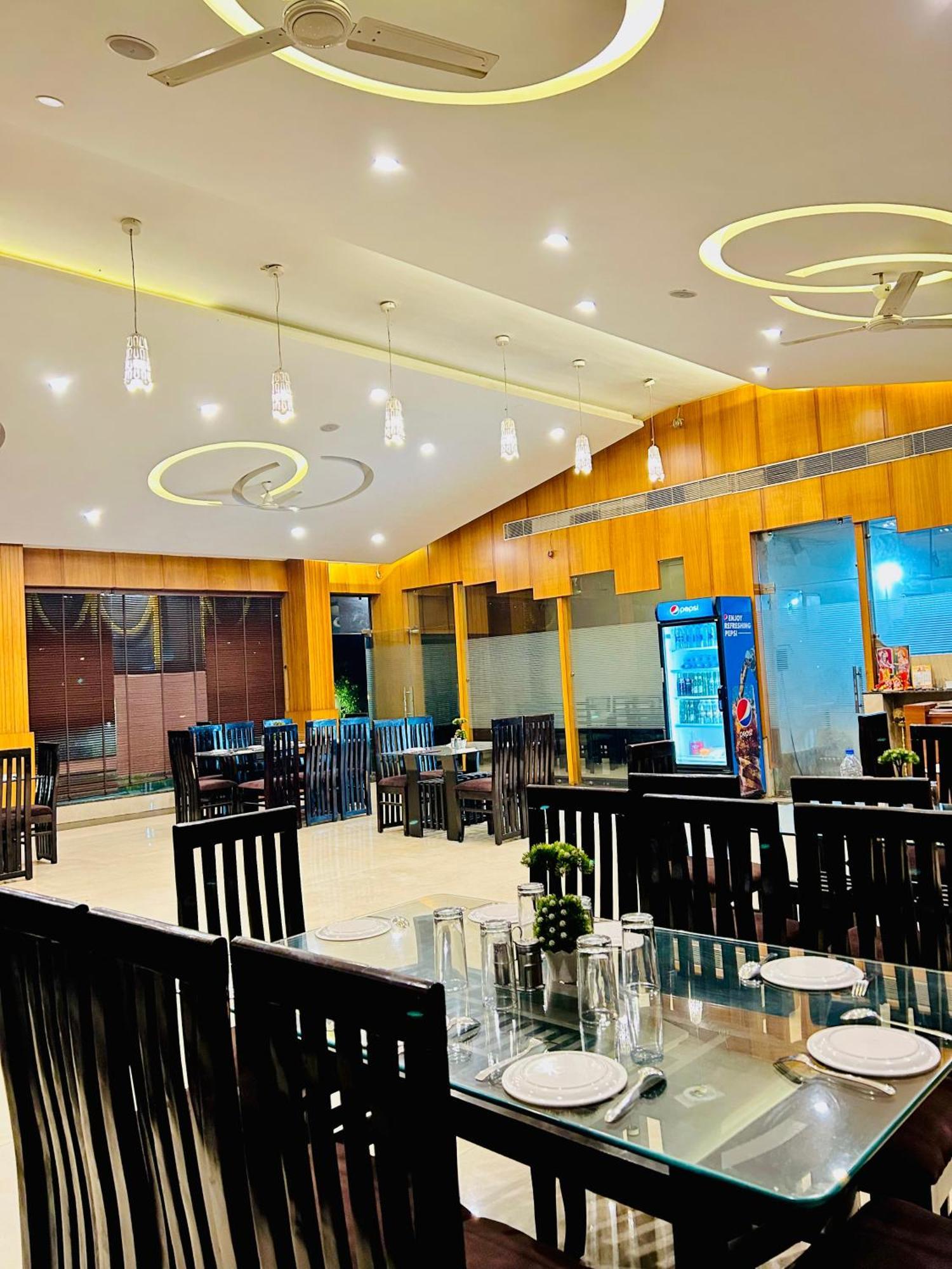 Krishnam Resort Джабалпур Екстериор снимка